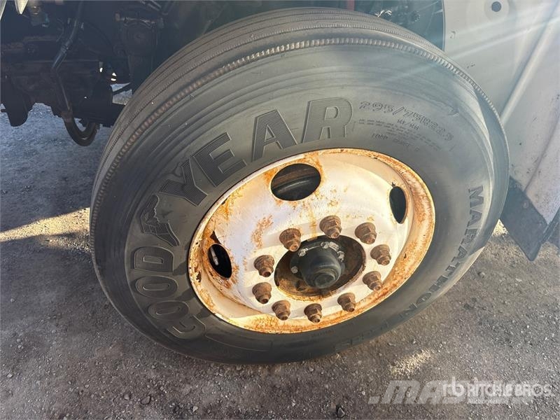 Freightliner M2 106 كابينة والداخلية