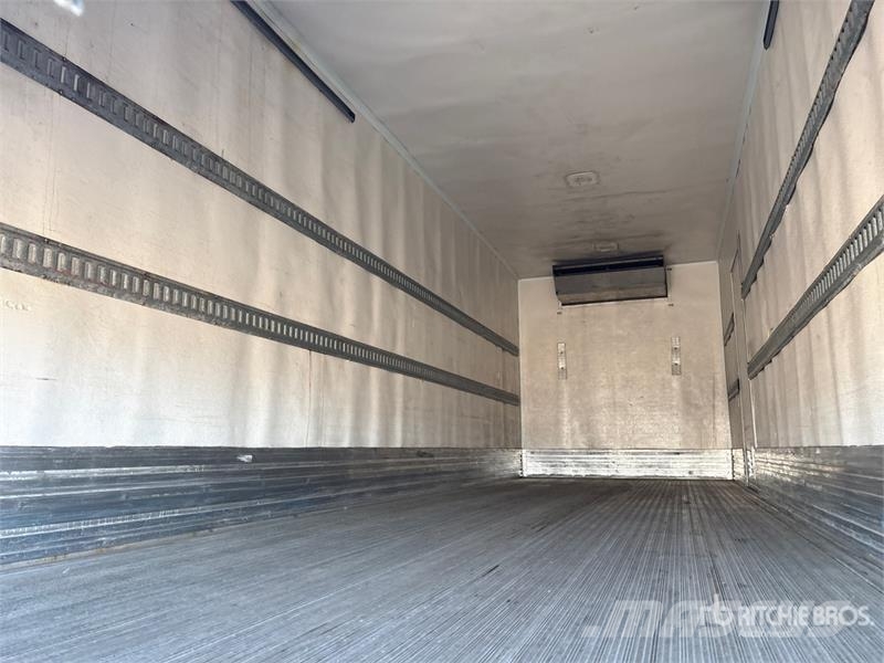 Freightliner M2 106 Temperature controlled trucks