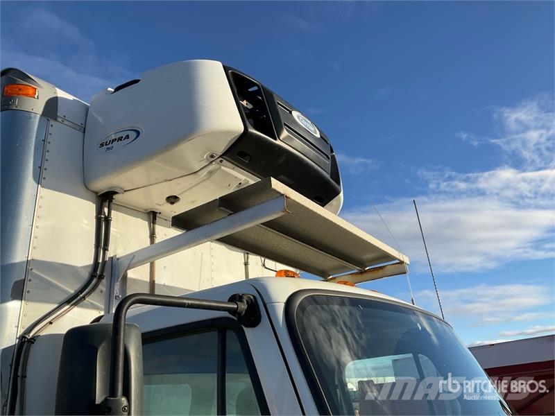 Freightliner M2 106 Грузовики-Рефрижераторы