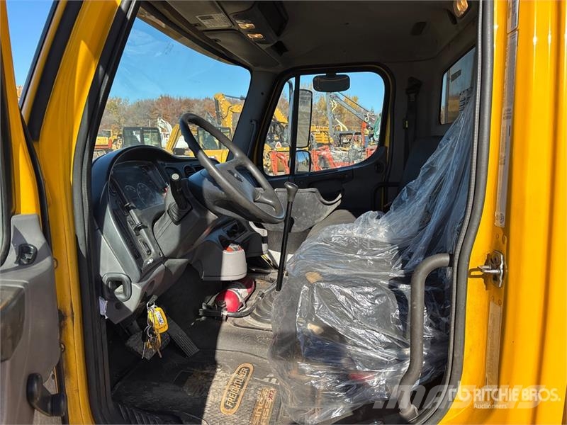 Freightliner M2 106 Pick up/Dropside