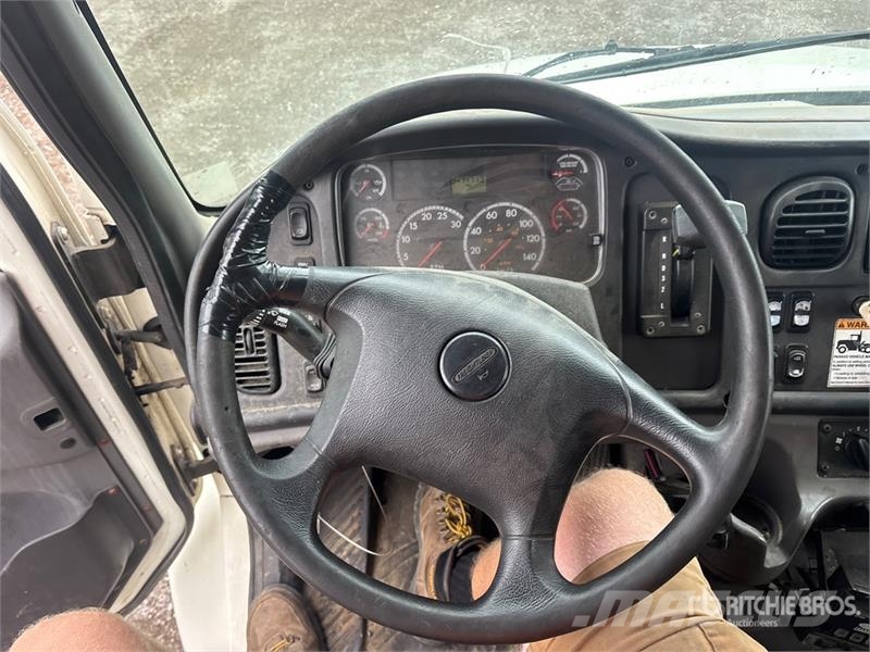 Freightliner M2 106 Рефрижератори