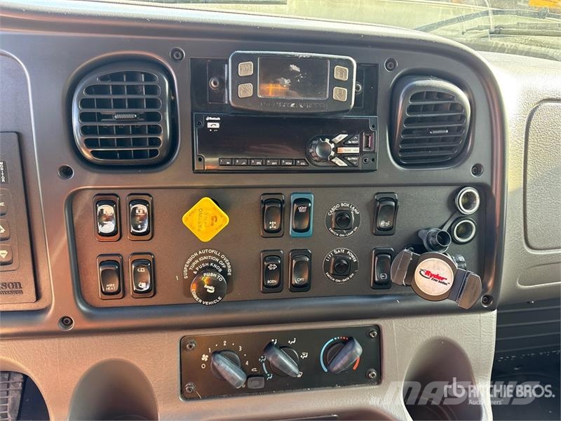 Freightliner M2 106 Camion a temperatura controllata