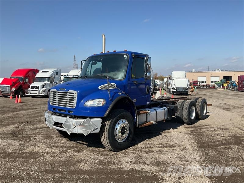 Freightliner M2 106 Kabine i unutrašnjost