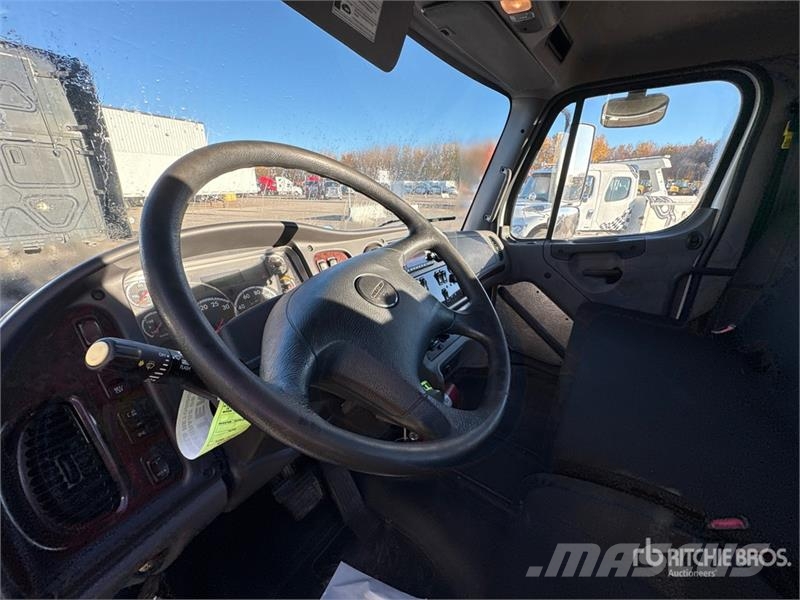 Freightliner M2 106 كابينة والداخلية