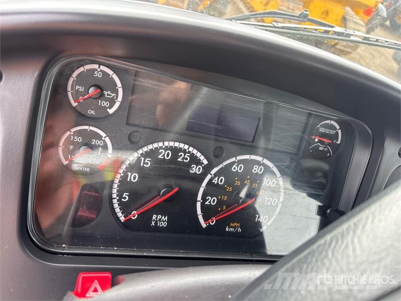 Freightliner M2 106 Cabines e interior