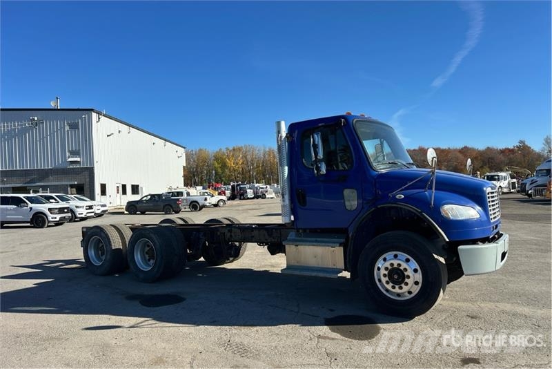 Freightliner M2 106 Kabine i unutrašnjost