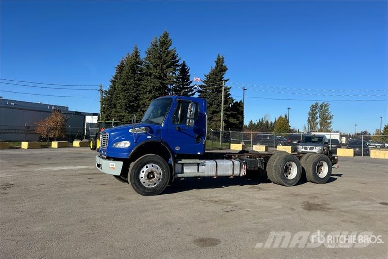Freightliner M2 106 Kabine i unutrašnjost