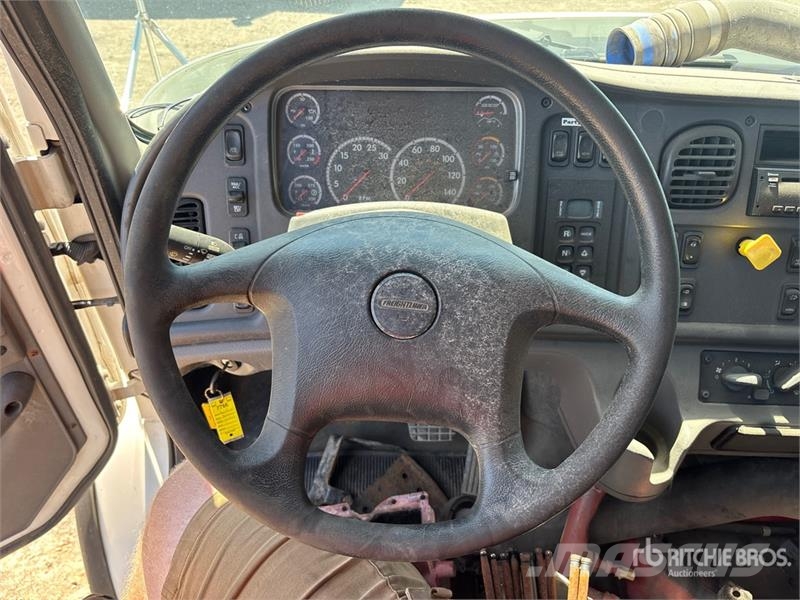 Freightliner M2 106 Cabinas e interior