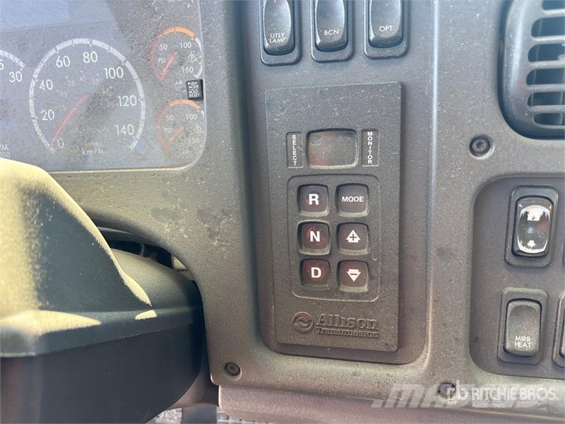 Freightliner M2 106 Cabinas e interior
