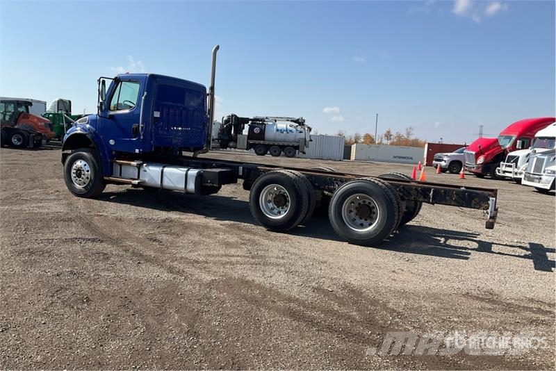 Freightliner M2 106 Kabine i unutrašnjost