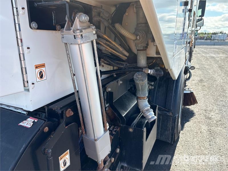Freightliner M2 106 清掃車