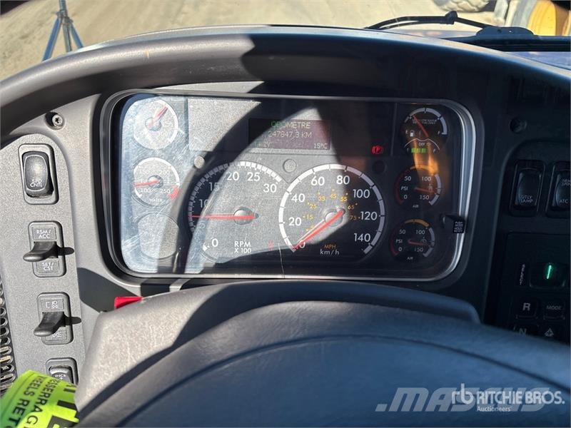 Freightliner M2 106 Kabine i unutrašnjost
