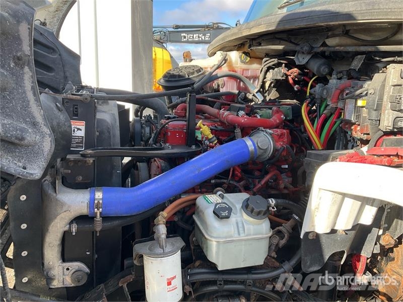 Freightliner M2 106 平板栏板货车