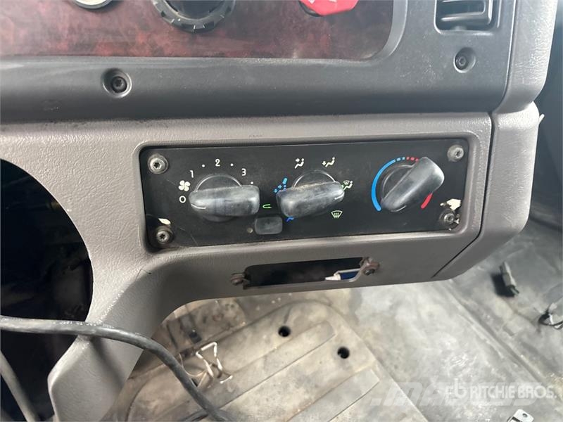 Freightliner M2 106 Camiones bañeras basculantes o volquetes
