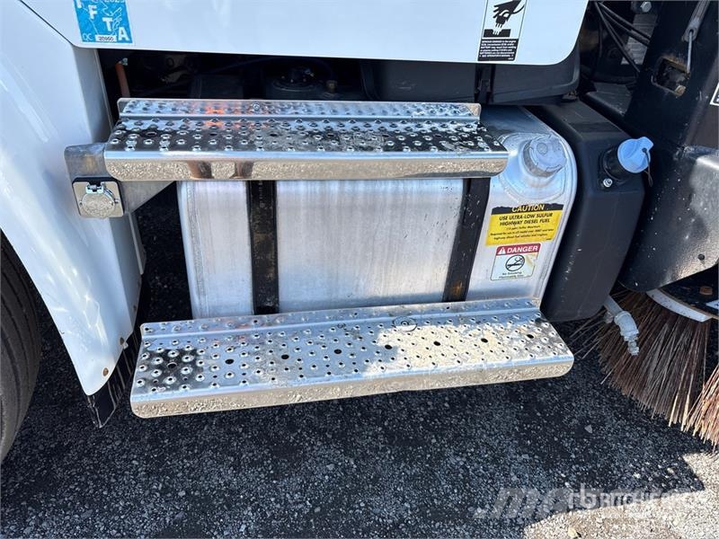 Freightliner M2 106 清掃車