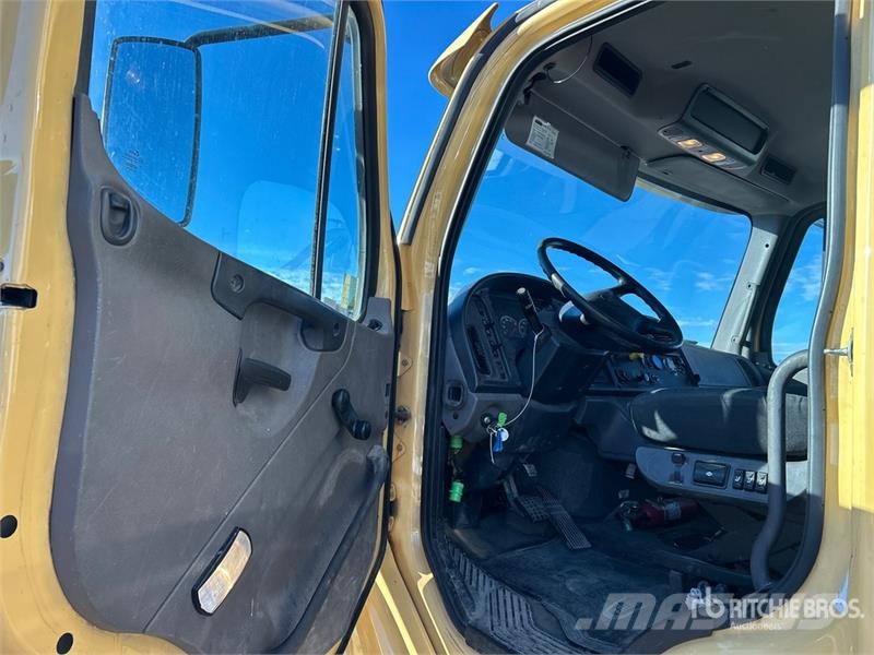 Freightliner M2 106 Kühlkoffer