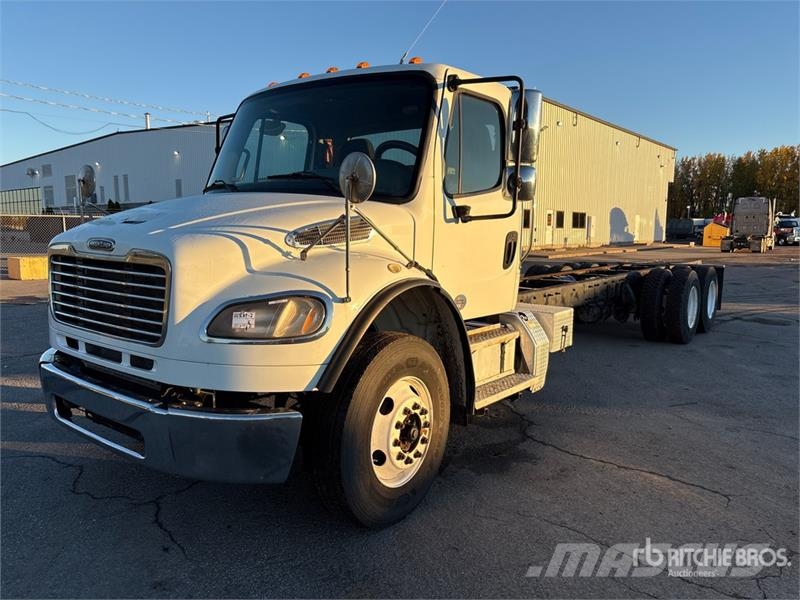 Freightliner M2 106 Kabine i unutrašnjost