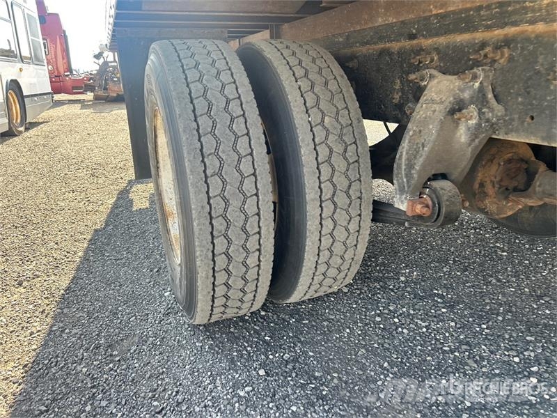 Freightliner M2 106 Sanduk kamioni