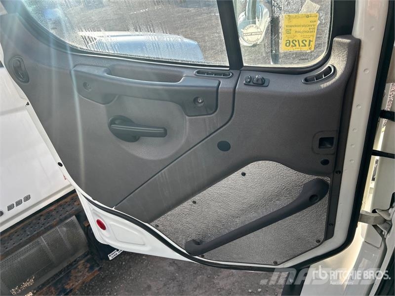 Freightliner M2 106 Isotermos y frigoríficos