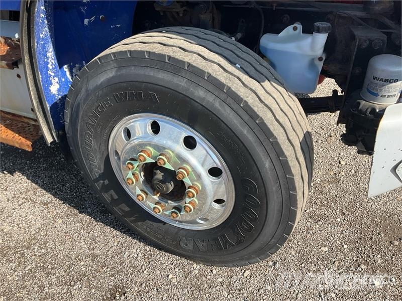 Freightliner M2 106 Kabine i unutrašnjost