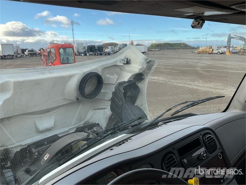 Freightliner M2 106 Грузовики-Рефрижераторы