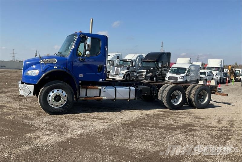 Freightliner M2 106 Kabine i unutrašnjost