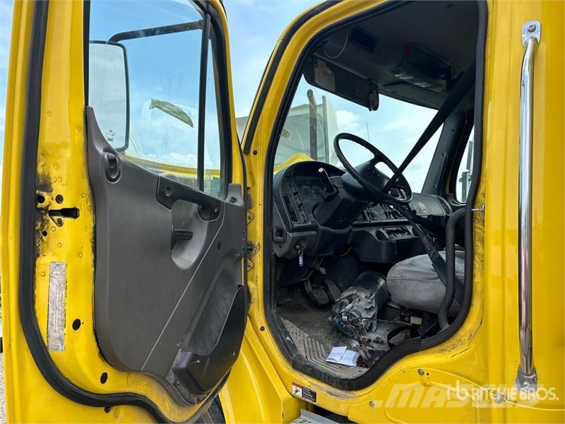 Freightliner M2 106 Other trucks