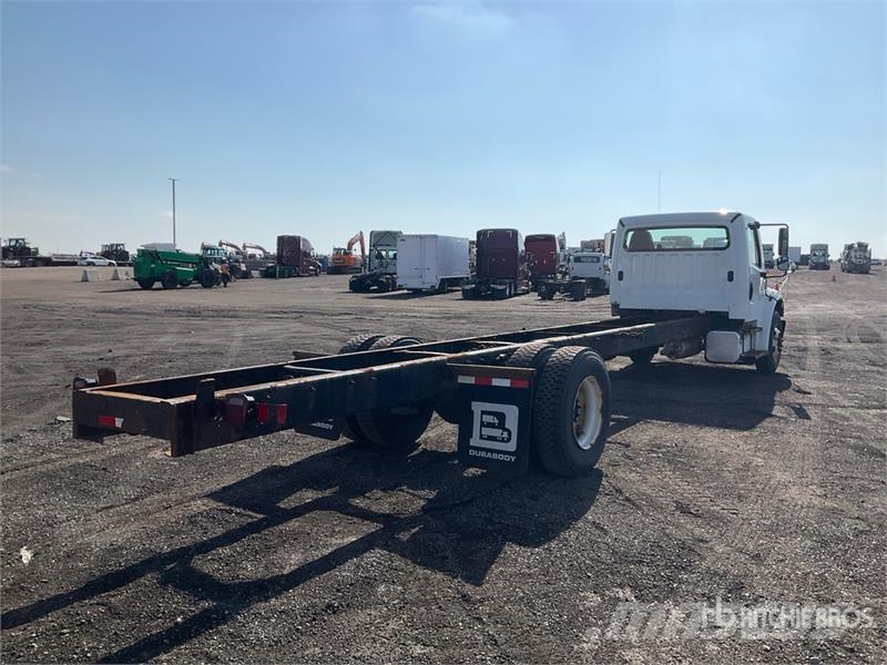 Freightliner M2 106 Kabine i unutrašnjost