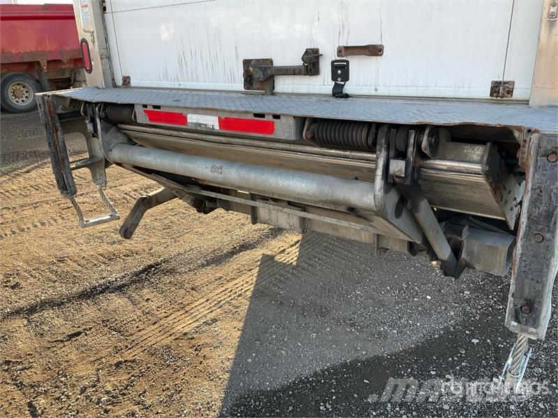 Freightliner M2 106 Грузовики-Рефрижераторы