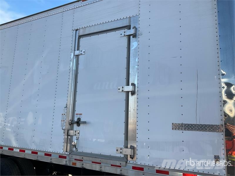 Freightliner M2 106 Грузовики-Рефрижераторы