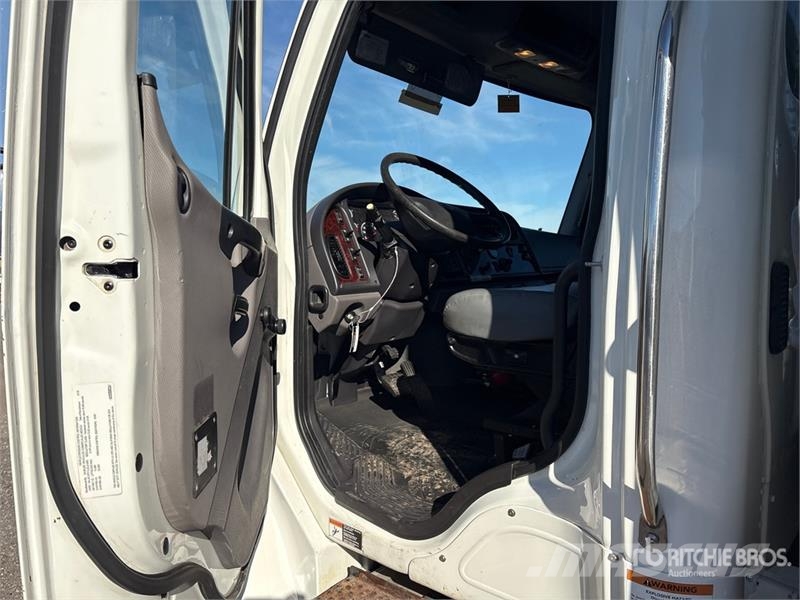 Freightliner M2 106 Temperature controlled trucks