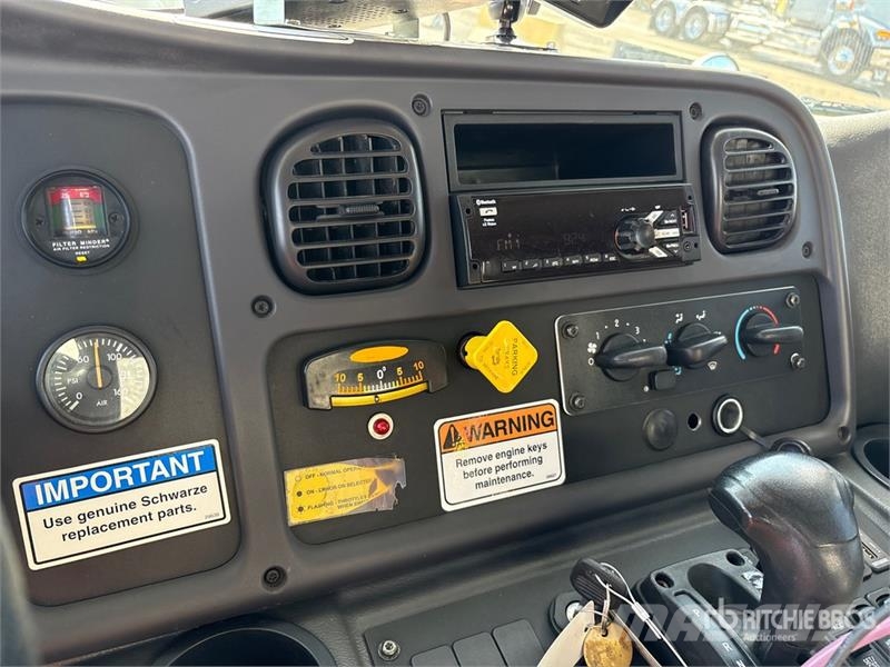 Freightliner M2 106 清掃車