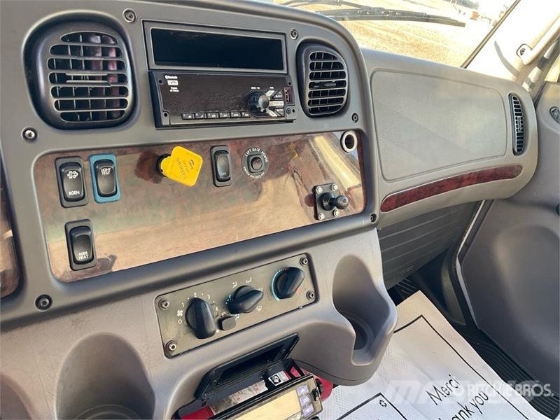 Freightliner M2 106 Грузовики-Рефрижераторы