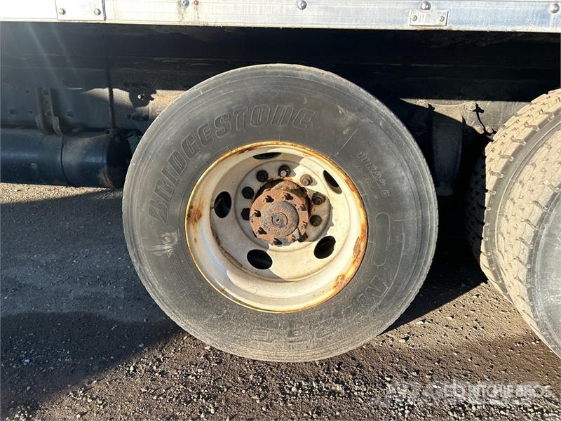 Freightliner M2 106 冷凍冷蔵車