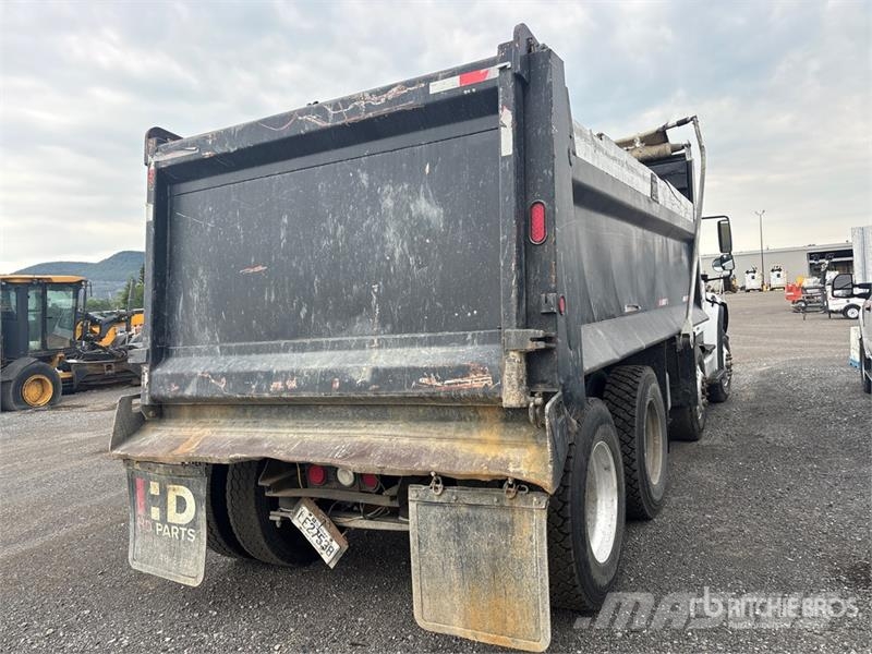 Freightliner M2 106 Camiones bañeras basculantes o volquetes