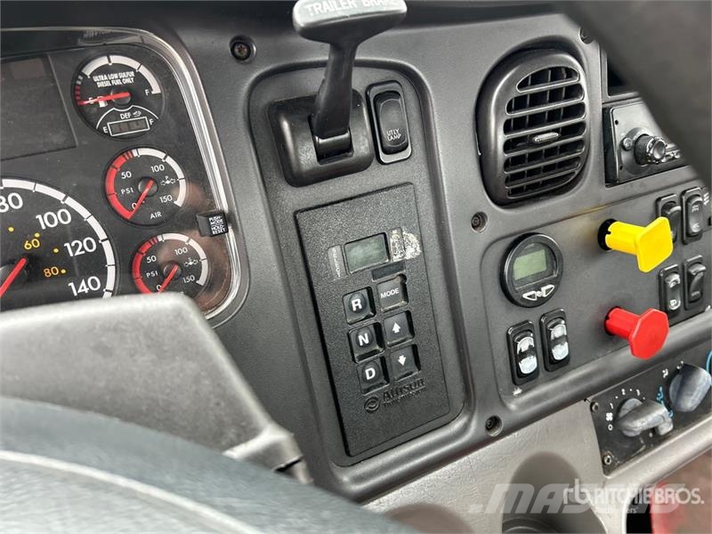 Freightliner M2 106 Motrici e Trattori Stradali