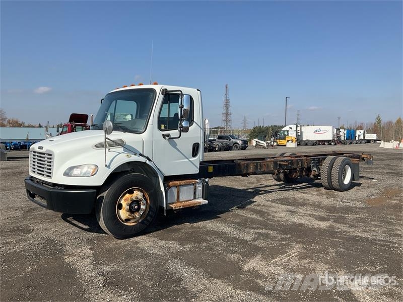 Freightliner M2 106 Kabine i unutrašnjost