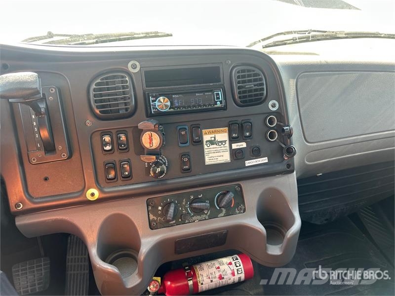 Freightliner M2 106 Sanduk kamioni
