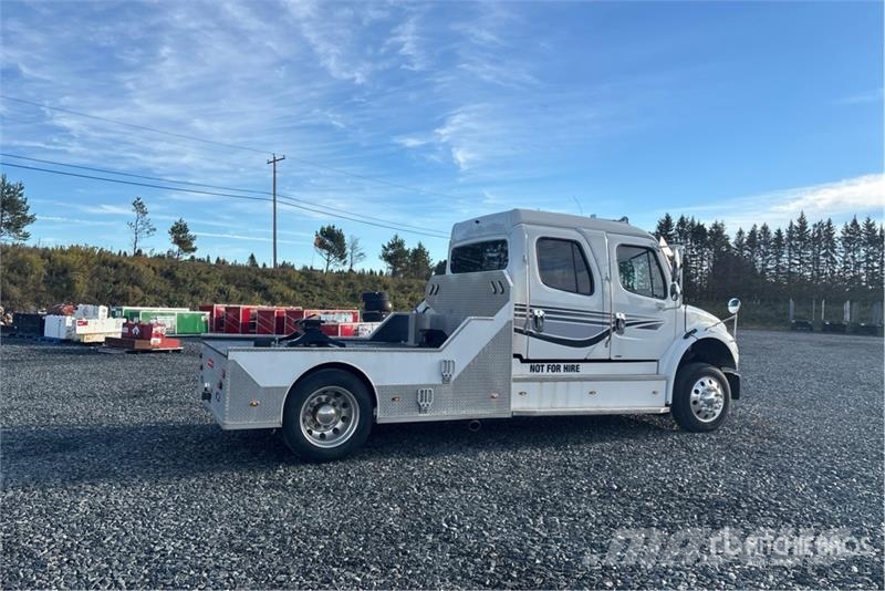 Freightliner M2 106 Тягачі