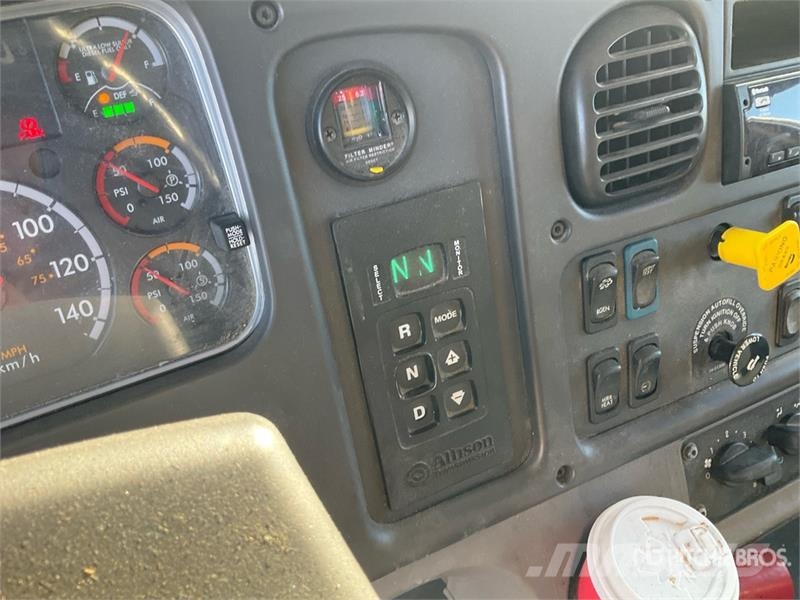 Freightliner M2 106 Sanduk kamioni