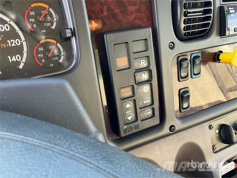 Freightliner M2 106 Грузовики-Рефрижераторы