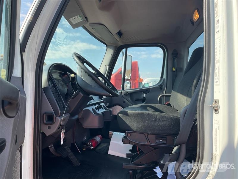 Freightliner M2 106 Kabine i unutrašnjost