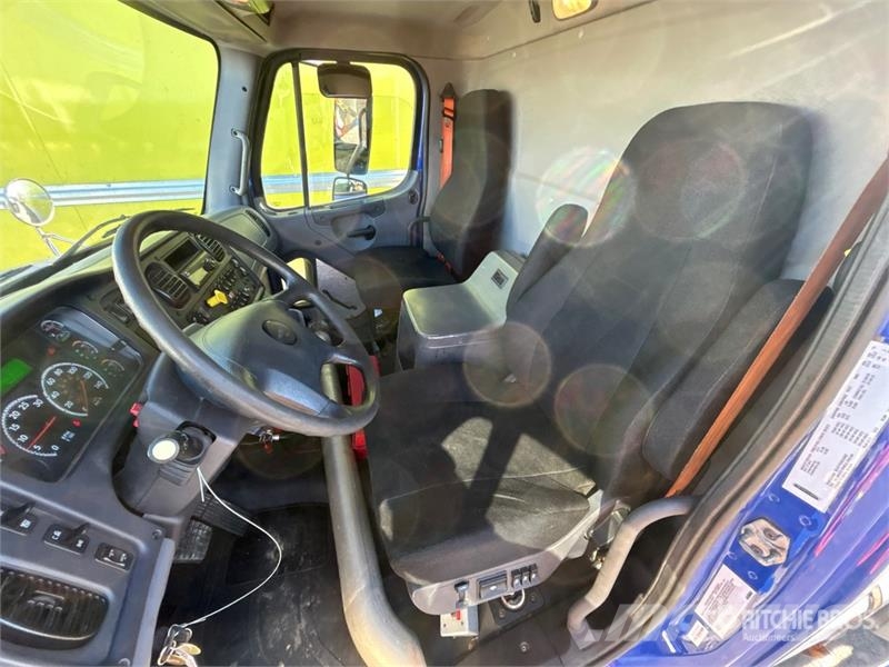 Freightliner M2 106 Kabine i unutrašnjost