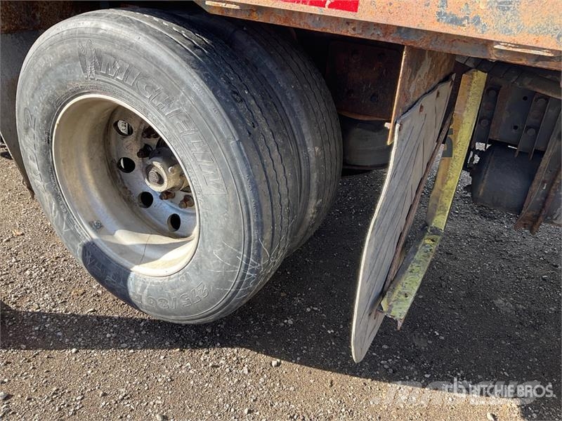 Freightliner M2 106 平板栏板货车