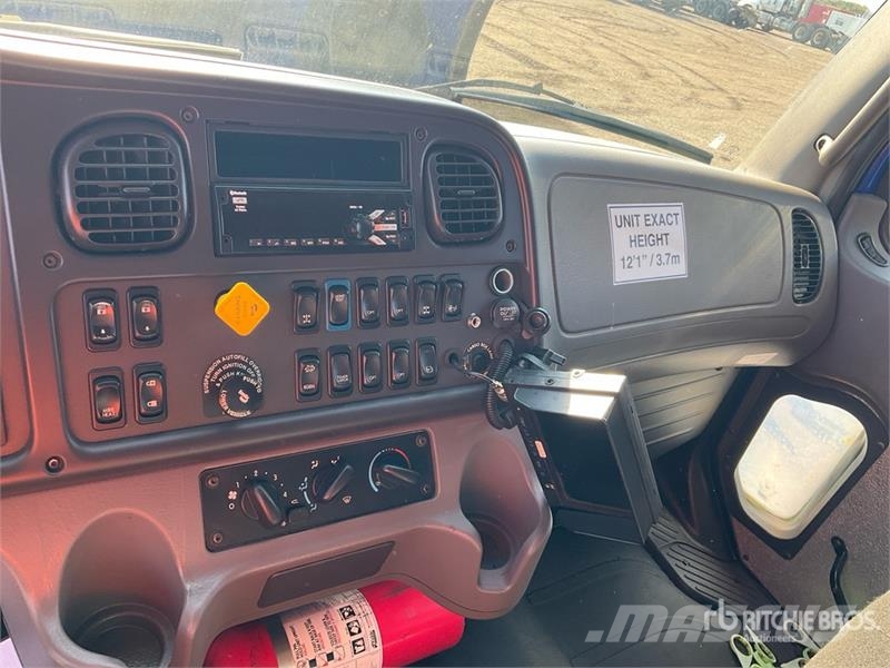 Freightliner M2 106 Kabine i unutrašnjost