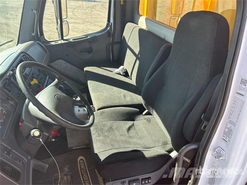 Freightliner M2 106 Φορτηγά Ανατροπή