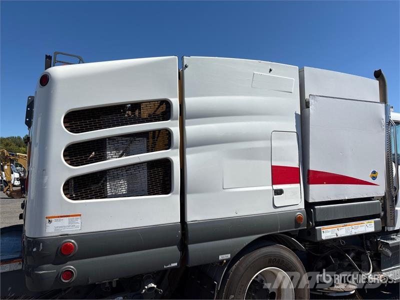 Freightliner M2 106 Прибиральні машини