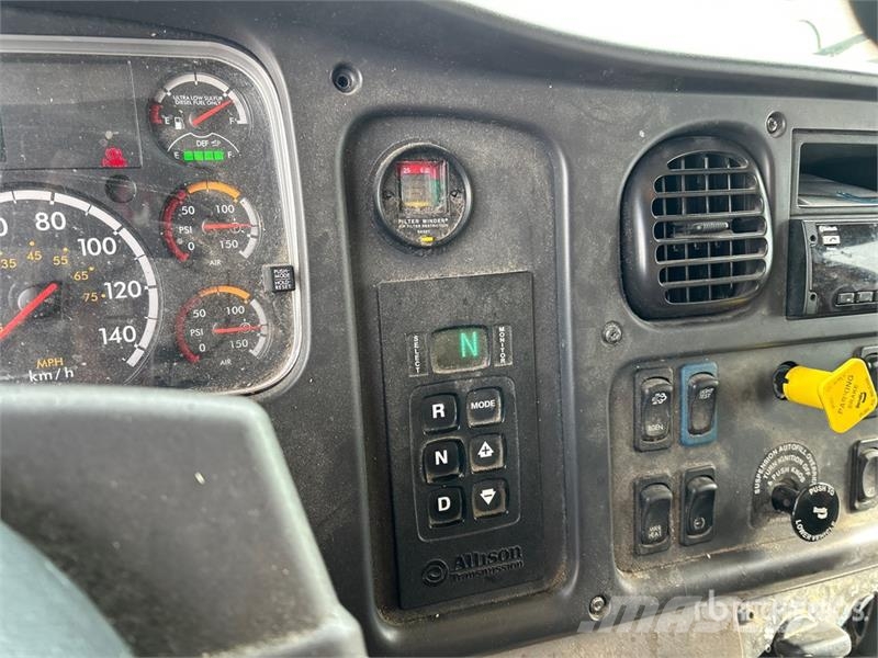 Freightliner M2 106 冷藏车