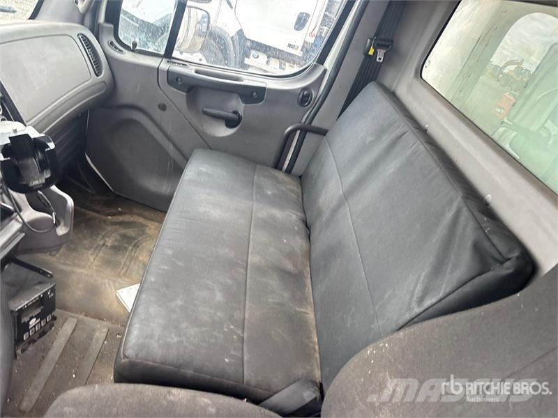 Freightliner M2 106 Рефрижератори