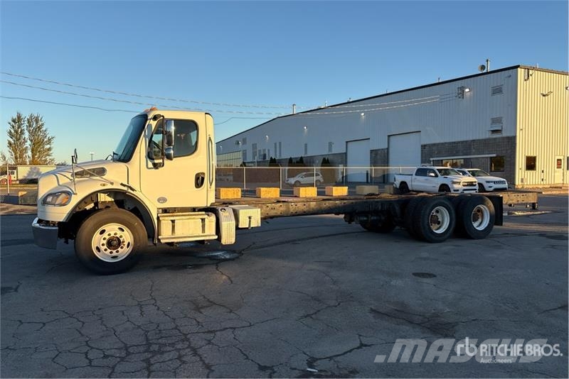 Freightliner M2 106 캐빈 및 인테리어